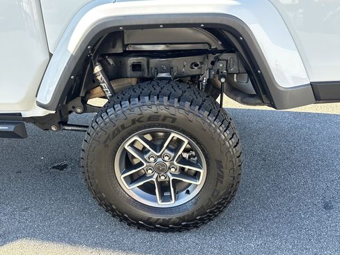 Used 2021 Jeep Gladiator Sport image 13
