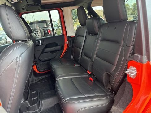 Used 2019 Jeep Wrangler Unlimited Sahara image 28