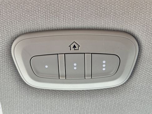 Used 2019 Jeep Cherokee Limited image 40