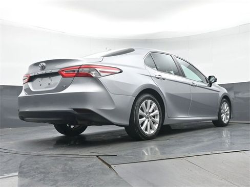 Used 2020 Toyota Camry LE image 28