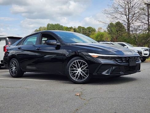 Used 2025 Hyundai Elantra Sport FWD image 8