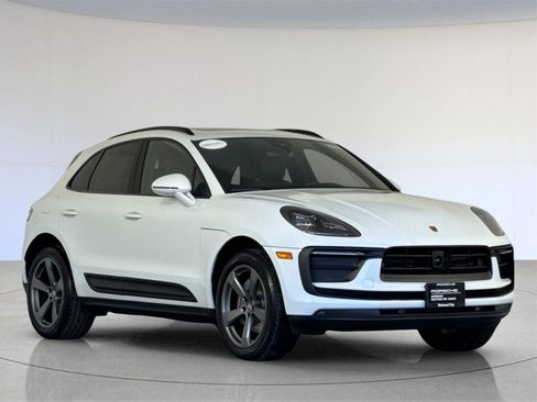 Used 2025 Porsche Macan image 10