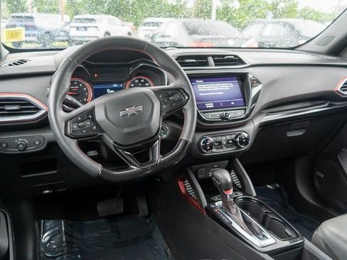 Used 2022 Chevrolet TrailBlazer RS w/ Technology Package AWD/4WD image 12