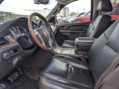 Used 2013 Cadillac Escalade Luxury AWD/4WD image 24