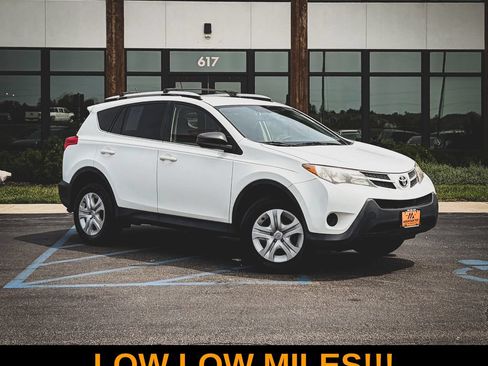 Used 2015 Toyota RAV4 LE FWD image 1
