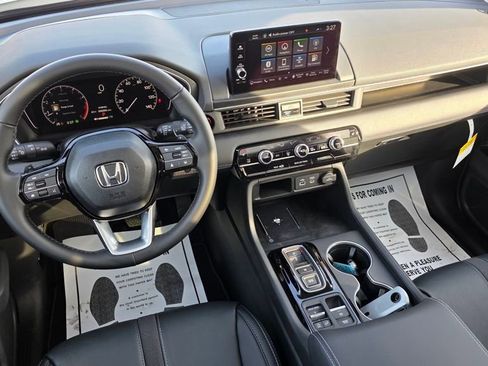 New 2025 Honda Pilot Touring image 28