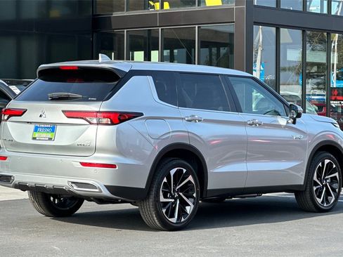 New 2025 Mitsubishi Outlander SE image 5