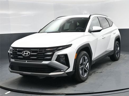 Certified 2025 Hyundai Tucson SEL image 1