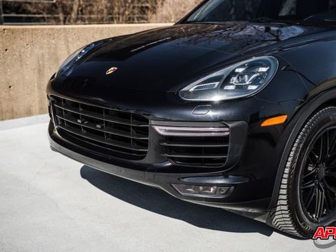 Used 2015 Porsche Cayenne Turbo image 21