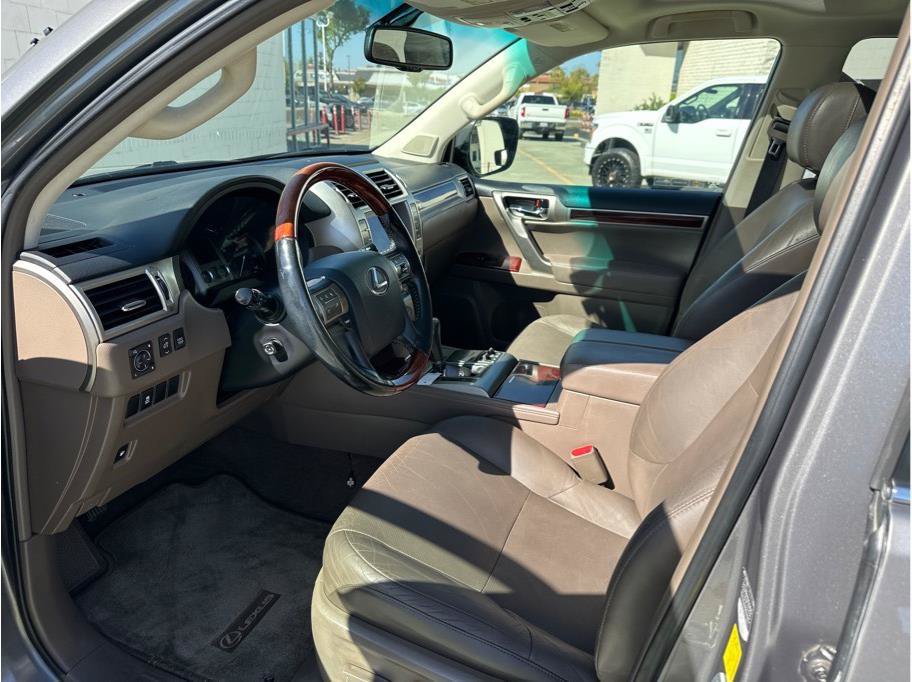 Used 2011 Lexus GX 460 w/ Convenience Pkg AWD/4WD image 24