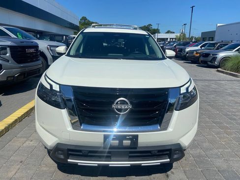 Used 2023 Nissan Pathfinder Platinum w/ Cargo Package AWD/4WD image 4