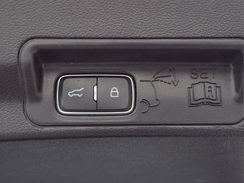 Used 2021 Ford Explorer XLT w/ Equipment Group 202A AWD/4WD image 8
