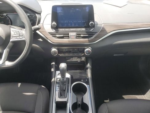 Used 2024 Nissan Altima 2.5 SV FWD image 10