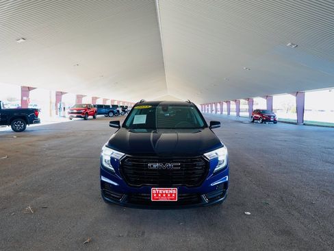 Used 2023 GMC Terrain SLE w/ Driver Convenience Package image 1