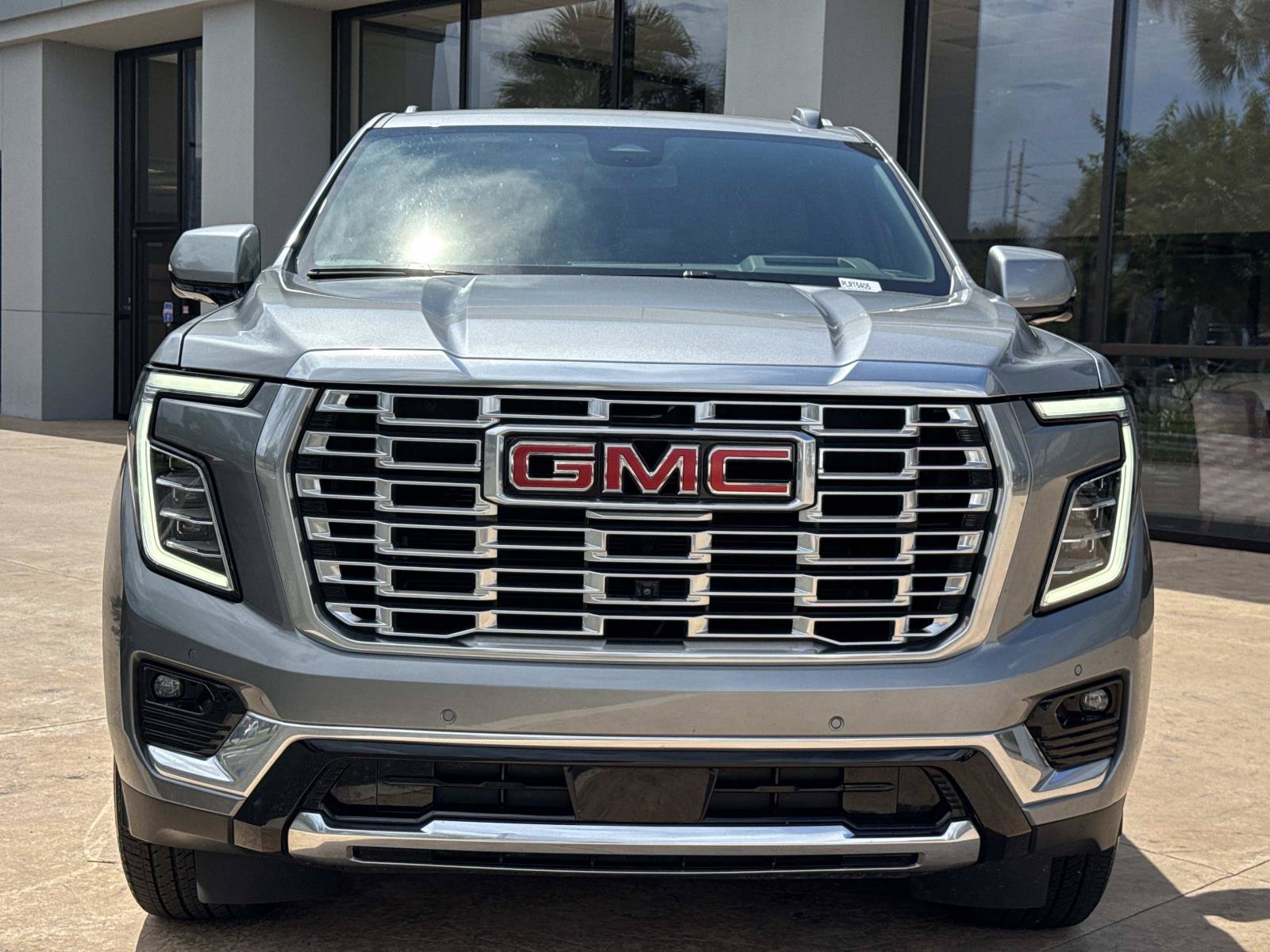Used 2025 GMC Yukon XL Denali AWD/4WD image 8