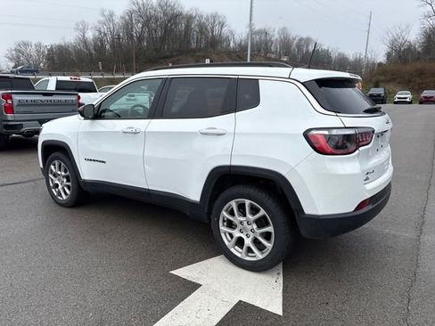 Used 2022 Jeep Compass Latitude AWD/4WD image 3