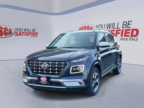 Certified 2023 Hyundai Venue Limited FWD image 4