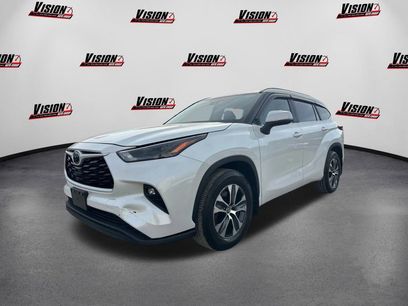 Used 2023 Toyota Highlander XLE