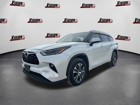 Used 2023 Toyota Highlander XLE image 1