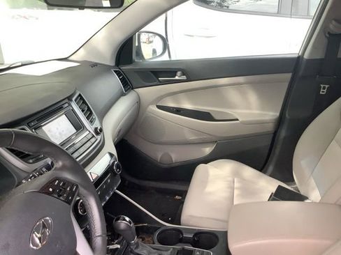 Used 2017 Hyundai Tucson Sport image 2