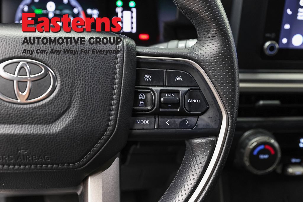 Used 2025 Toyota 4Runner SR5 AWD/4WD image 17