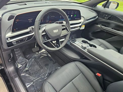 Used 2025 Cadillac Lyriq Sport AWD/4WD image 19