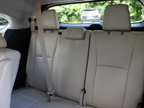 Used 2023 Toyota Highlander Platinum AWD/4WD image 21