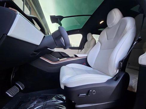 Used 2022 Tesla Model X image 34