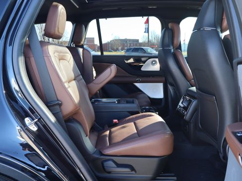 Used 2022 Lincoln Aviator Reserve w/ Equipment Group 201A image 13