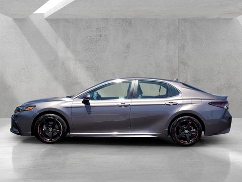 Used 2022 Toyota Camry SE FWD image 7