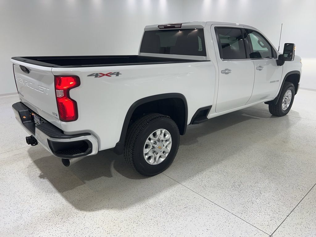 Used 2024 Chevrolet Silverado 2500 LTZ AWD/4WD image 5