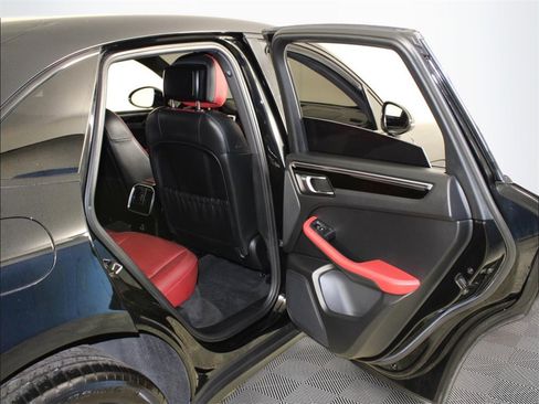 Used 2019 Porsche Macan S image 34