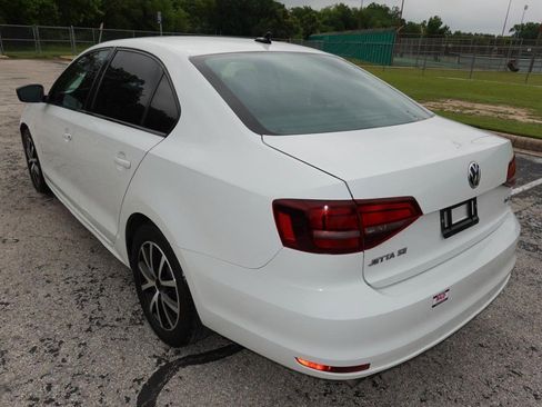 Used 2016 Volkswagen Jetta SE FWD image 3