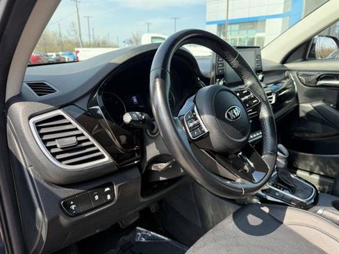 Used 2021 Kia Seltos EX AWD/4WD image 2