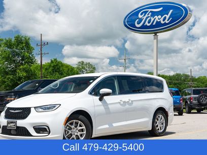 Used 2023 Chrysler Pacifica Touring-L