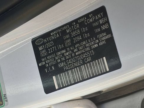 Used 2025 Hyundai Elantra SEL FWD image 31