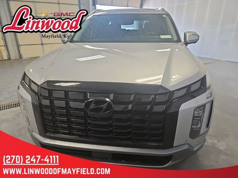 Used 2023 Hyundai Palisade SEL w/ Premium Package FWD image 3