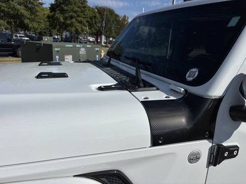 Used 2018 Jeep Wrangler Unlimited Sahara AWD/4WD image 15
