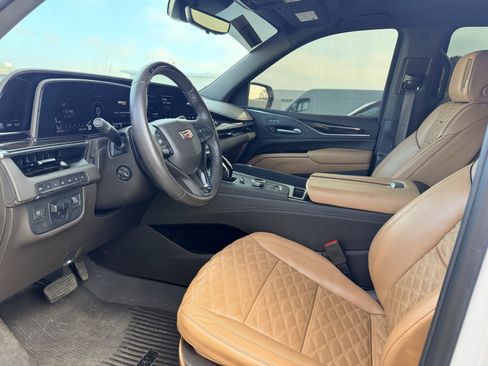 Used 2023 Cadillac Escalade ESV Sport w/ LPO, ONYX Package image 2