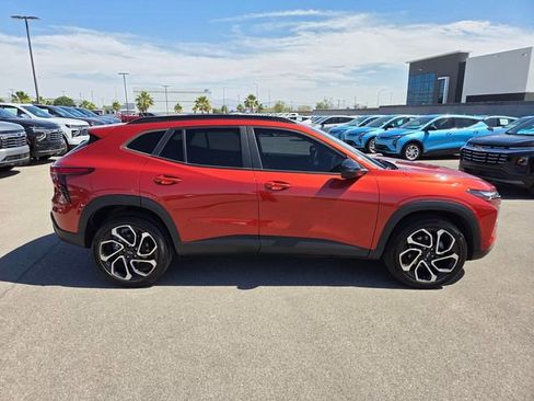 Certified 2024 Chevrolet Trax RS w/ Sunroof Package FWD image 7