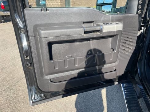 Used 2015 Ford F250 Lariat w/ Chrome Package image 17