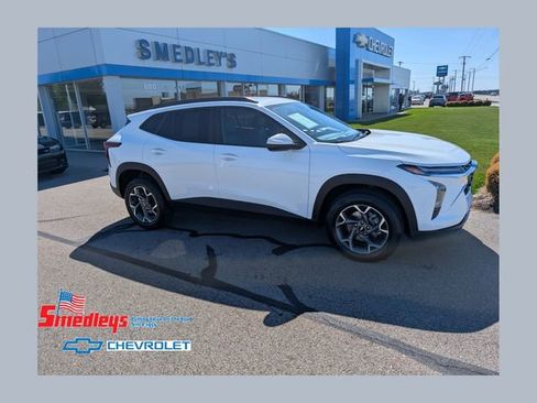 Used 2025 Chevrolet Trax LT w/ LT Convenience Package image 1