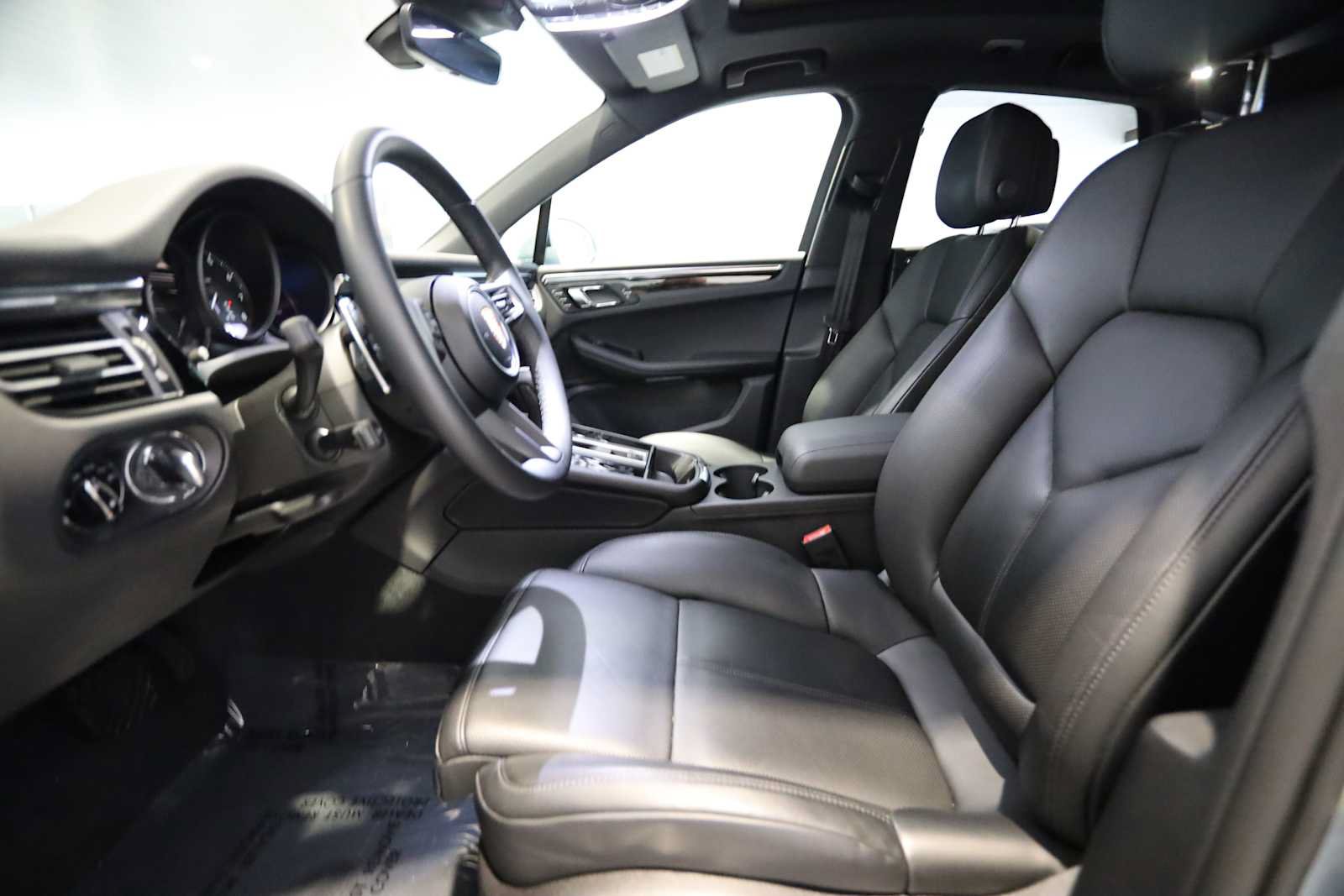 Used 2025 Porsche Macan AWD/4WD image 22