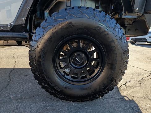 Used 2015 Jeep Wrangler Unlimited Rubicon image 41