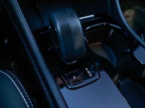 Used 2023 Volvo XC40 Recharge Ultimate image 25