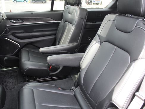 Used 2024 Jeep Grand Cherokee L Limited w/ Luxury Tech Group II AWD/4WD image 22