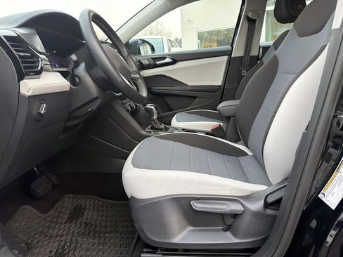 Certified 2025 Volkswagen Taos S AWD/4WD image 5