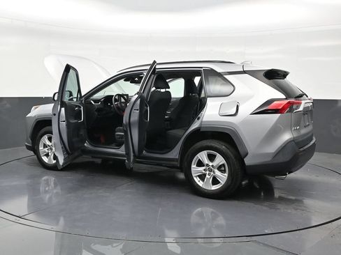 Used 2021 Toyota RAV4 XLE FWD image 31