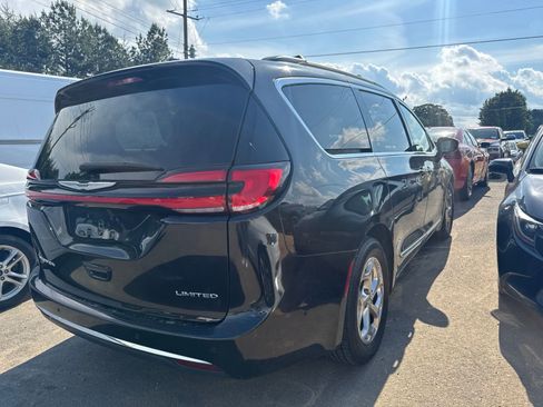 Used 2022 Chrysler Pacifica Limited FWD image 5