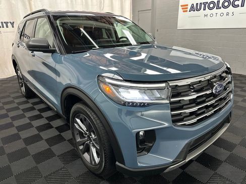 Used 2025 Ford Explorer Active w/ Active Comfort Package AWD/4WD image 2